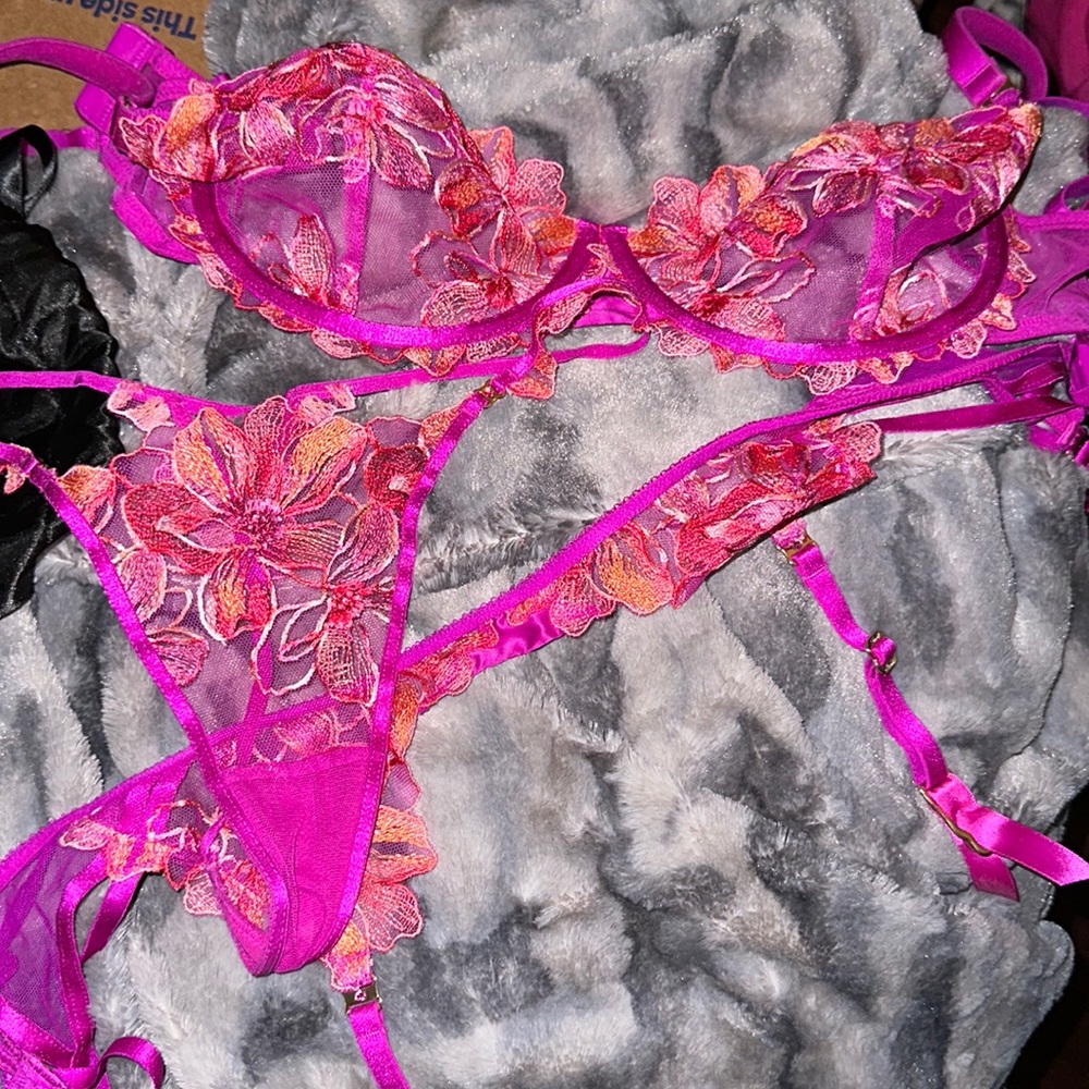 Honey Birdette lingerie set. Bra 32 G, thong @ garter small